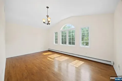 2 Kathleen Court Ridgefield NJ 07657