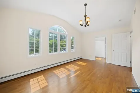 2 Kathleen Court Ridgefield NJ 07657