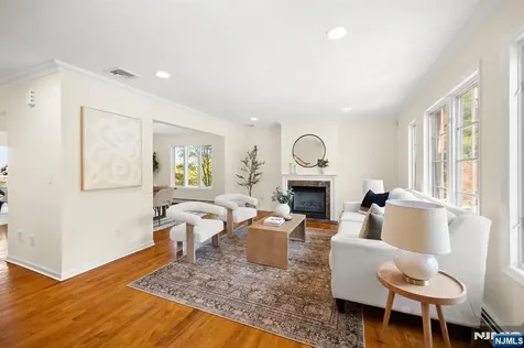 2 Kathleen Court Ridgefield NJ 07657