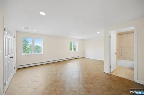 2 Kathleen Court Ridgefield NJ 07657