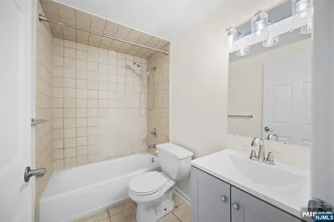 2 Kathleen Court Ridgefield NJ 07657
