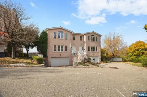 2 Kathleen Court Ridgefield NJ 07657