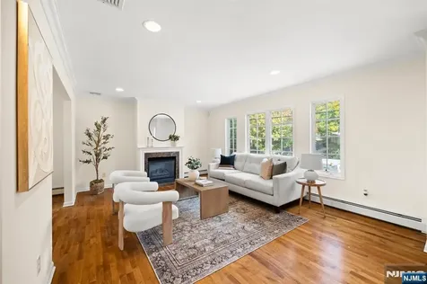 2 Kathleen Court Ridgefield NJ 07657