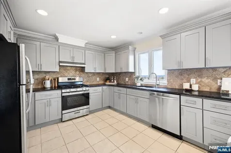 2 Kathleen Court Ridgefield NJ 07657