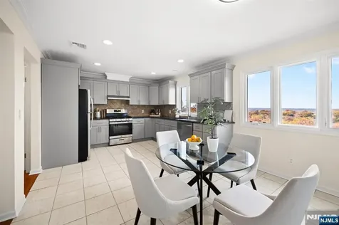 2 Kathleen Court Ridgefield NJ 07657