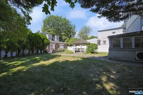 1585 Bergen Boulevard Leonia NJ 07605