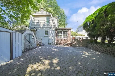 1585 Bergen Boulevard Leonia NJ 07605