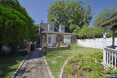 1585 Bergen Boulevard Leonia NJ 07605