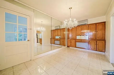 1585 Bergen Boulevard Leonia NJ 07605