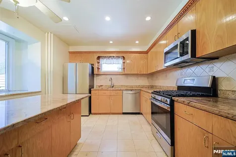 1585 Bergen Boulevard Leonia NJ 07605