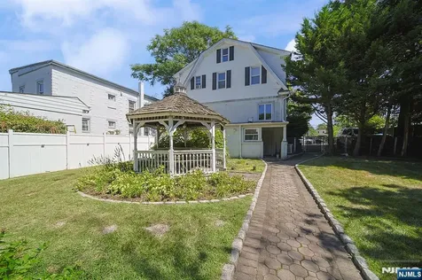 1585 Bergen Boulevard Leonia NJ 07605