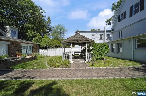 1585 Bergen Boulevard Leonia NJ 07605