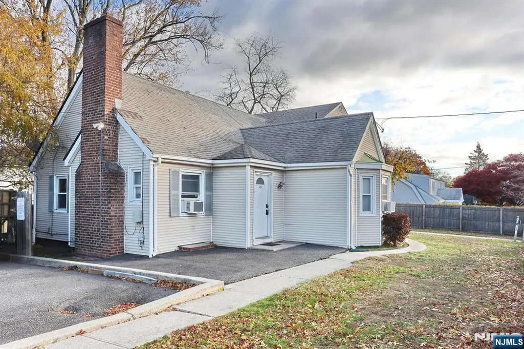 325 New Bridge Road Bergenfield NJ 07621