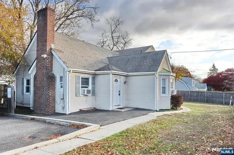325 New Bridge Road Bergenfield NJ 07621