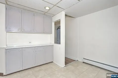 325 New Bridge Road Bergenfield NJ 07621