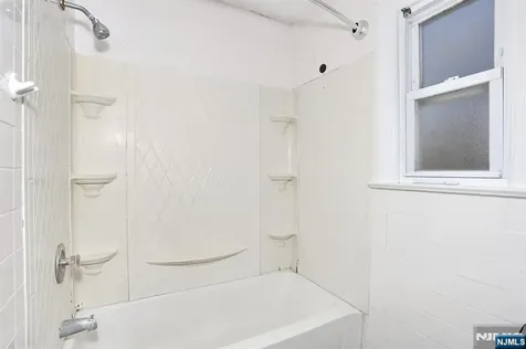 325 New Bridge Road Bergenfield NJ 07621