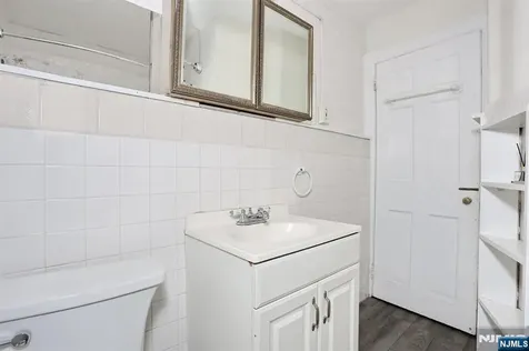 325 New Bridge Road Bergenfield NJ 07621