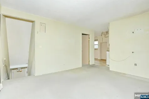 325 New Bridge Road Bergenfield NJ 07621