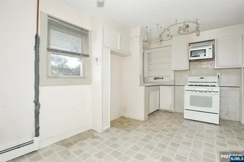 325 New Bridge Road Bergenfield NJ 07621