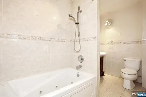 325 New Bridge Road Bergenfield NJ 07621