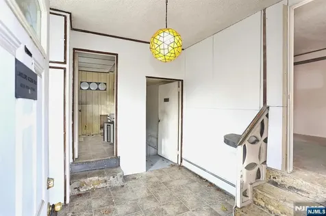 325 New Bridge Road Bergenfield NJ 07621