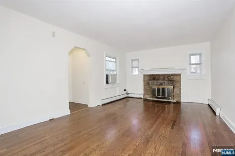 325 New Bridge Road Bergenfield NJ 07621