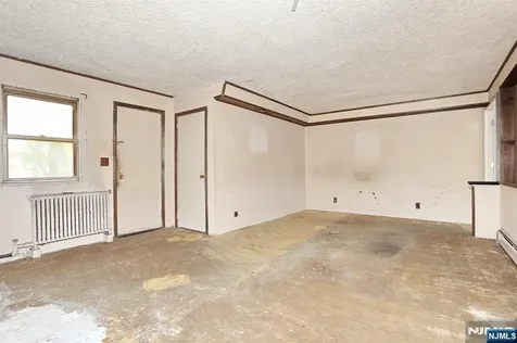 325 New Bridge Road Bergenfield NJ 07621