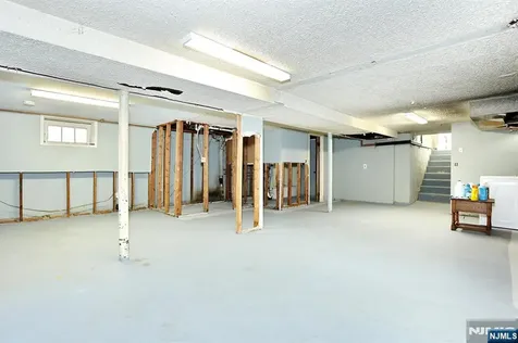 325 New Bridge Road Bergenfield NJ 07621