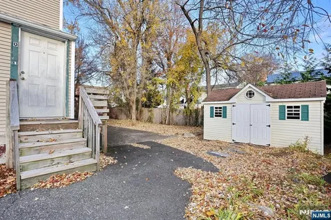 325 New Bridge Road Bergenfield NJ 07621