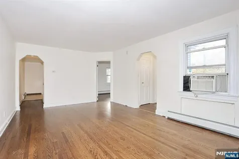 325 New Bridge Road Bergenfield NJ 07621