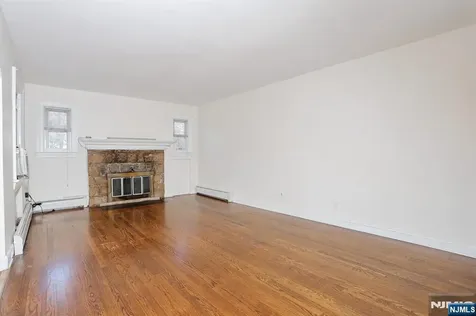 325 New Bridge Road Bergenfield NJ 07621