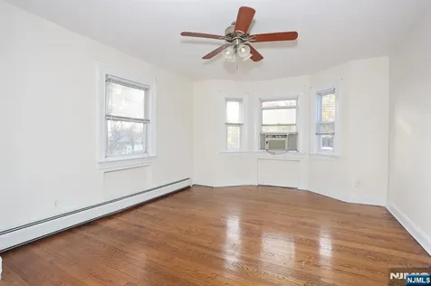 325 New Bridge Road Bergenfield NJ 07621