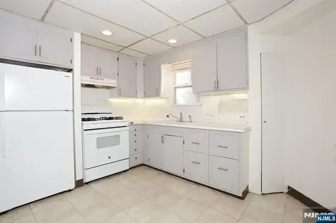 325 New Bridge Road Bergenfield NJ 07621