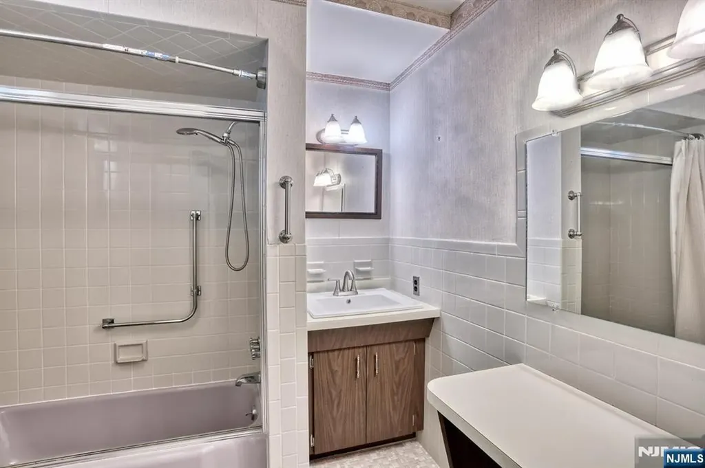 9 New York Avenue Bergenfield NJ 07621