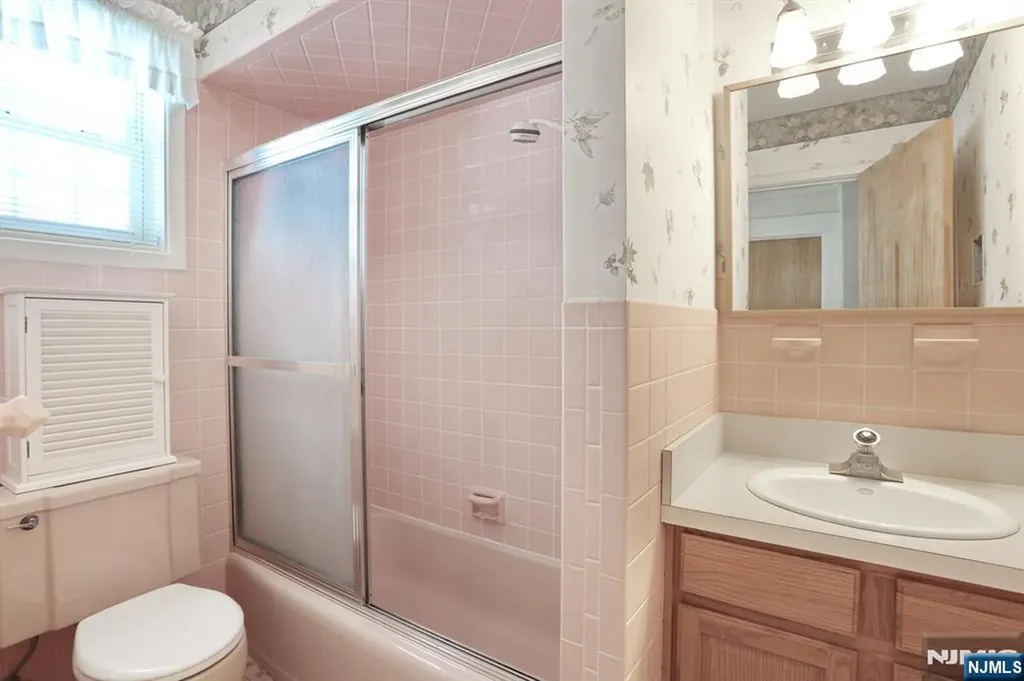 9 New York Avenue Bergenfield NJ 07621