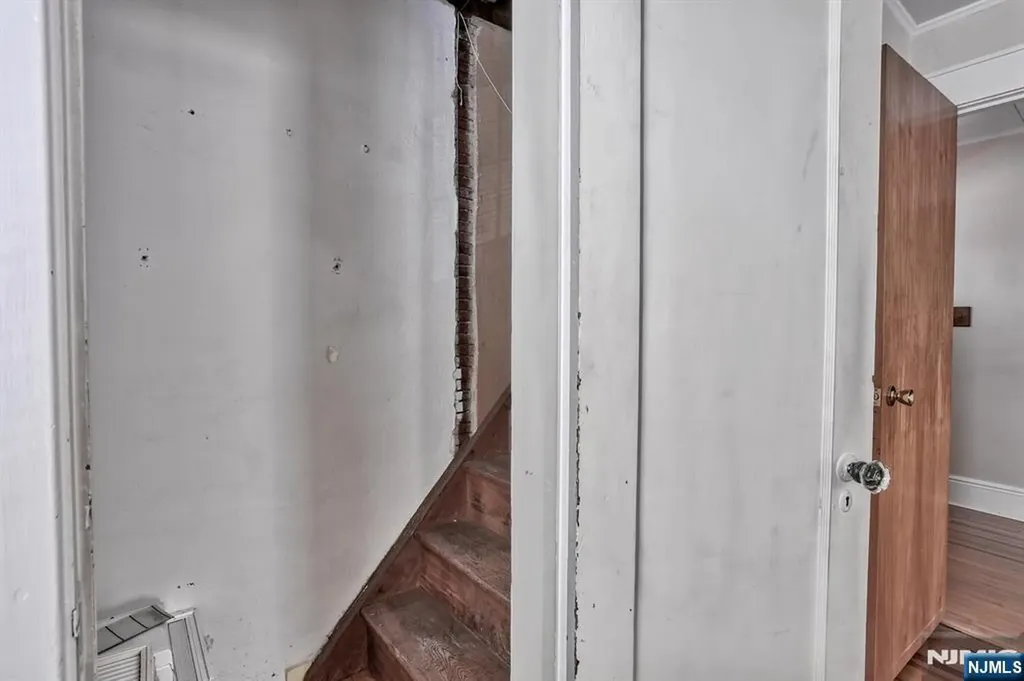 9 New York Avenue Bergenfield NJ 07621