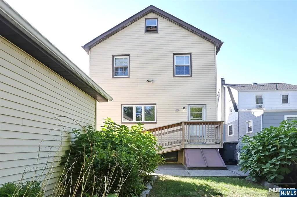 9 New York Avenue Bergenfield NJ 07621