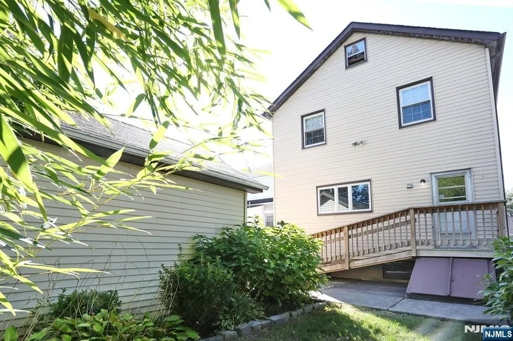 9 New York Avenue Bergenfield NJ 07621