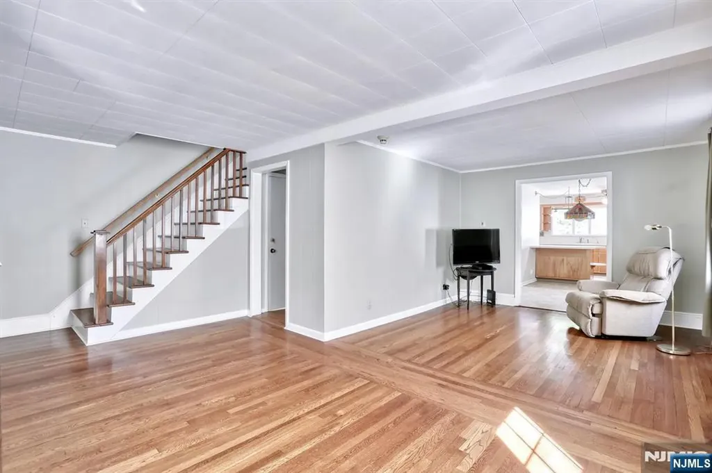 9 New York Avenue Bergenfield NJ 07621