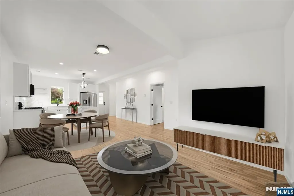 174 Pleasant Avenue Bergenfield NJ 07621