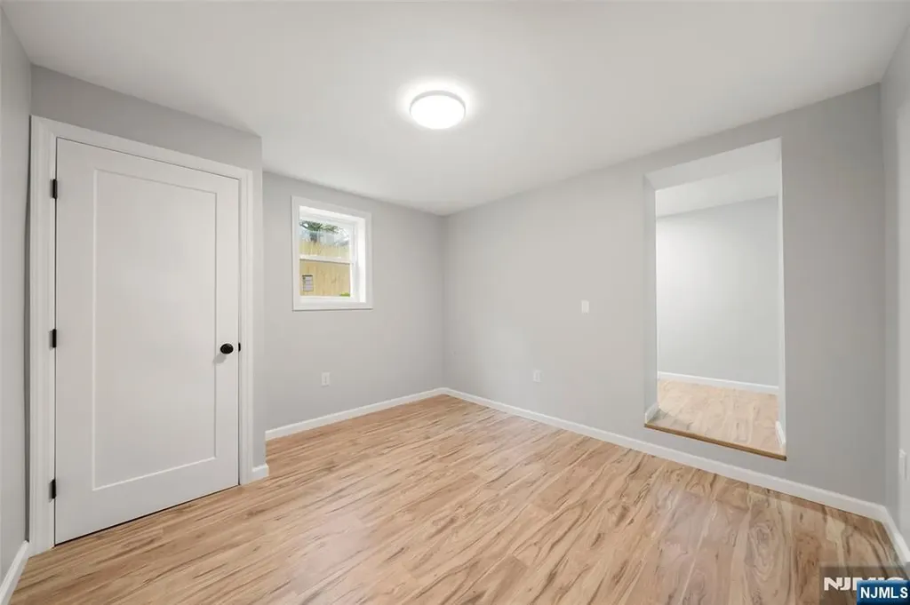 174 Pleasant Avenue Bergenfield NJ 07621