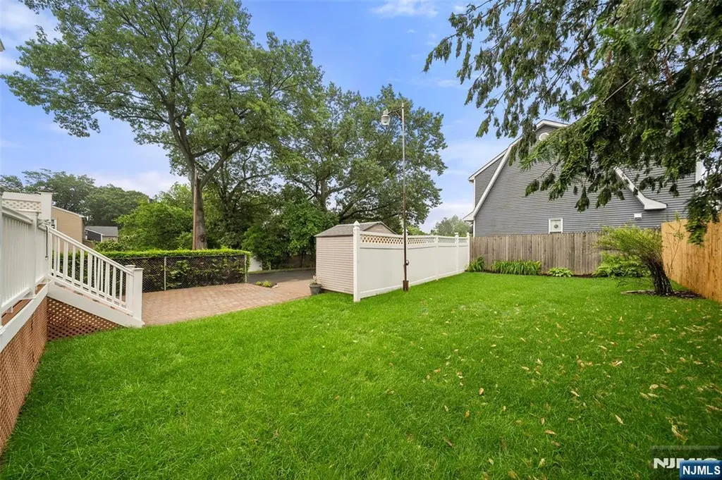 174 Pleasant Avenue Bergenfield NJ 07621