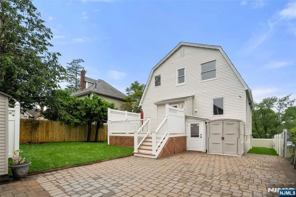 174 Pleasant Avenue Bergenfield NJ 07621
