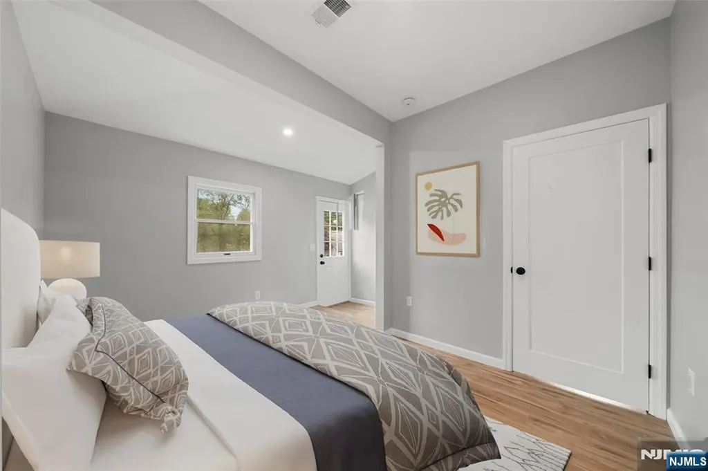 174 Pleasant Avenue Bergenfield NJ 07621