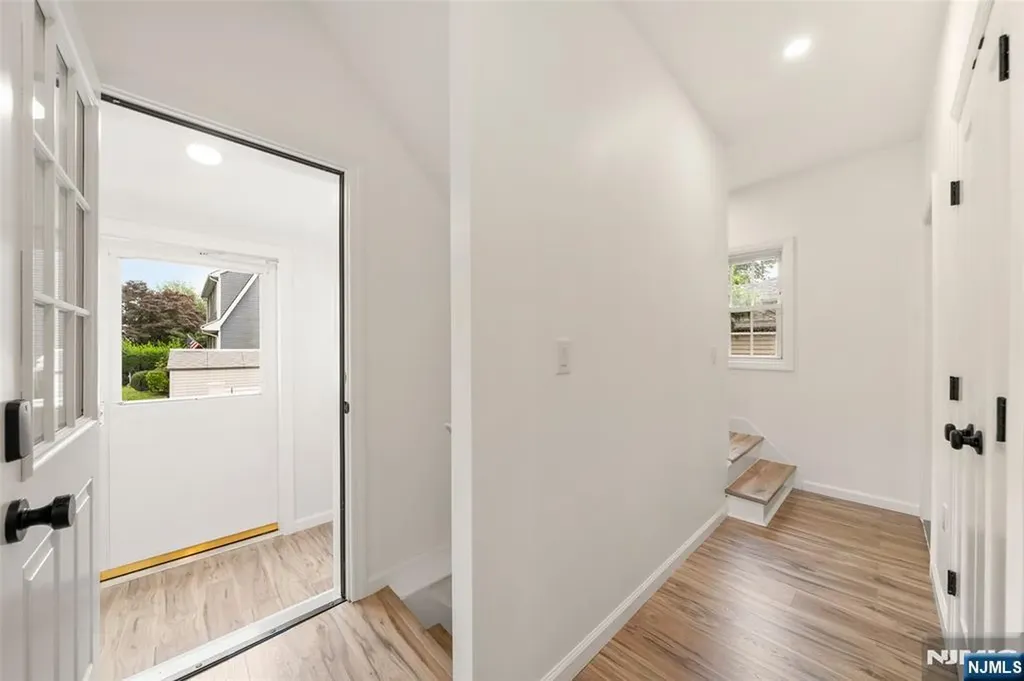 174 Pleasant Avenue Bergenfield NJ 07621