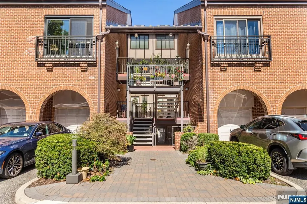 7 Eliot Court Teaneck NJ 07666