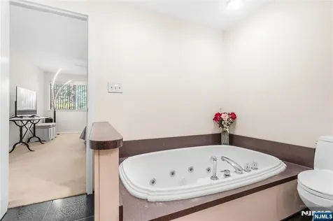 7 Eliot Court Teaneck NJ 07666