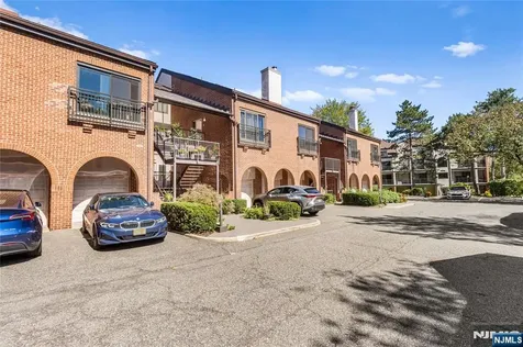 7 Eliot Court Teaneck NJ 07666