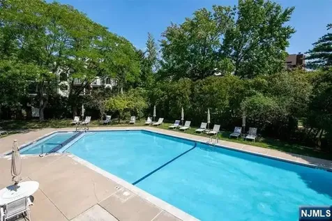 7 Eliot Court Teaneck NJ 07666
