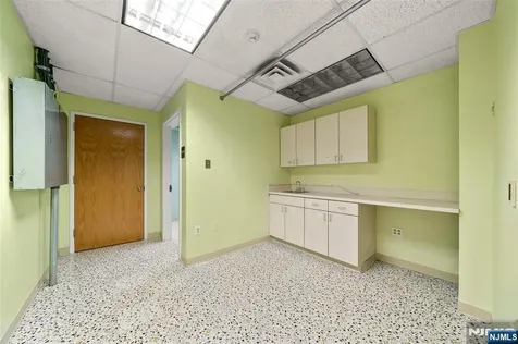 2083 Center Avenue Fort Lee NJ 07024